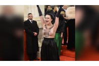 Голі груди для Порошенка: активістка Femen зганьбила президента на Віденському балу