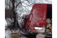 На Волині бус злетів з дороги через лід