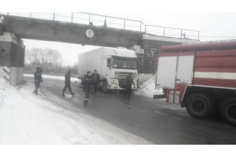 На Волині вантажівка перегородила трасу