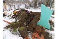 Чоловік розкопав та обікрав могилу на Одещині