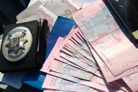 Поліцейського з Ківерцівського райвідділу притягають до відповідальності за хабар