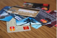 Українці значно активніше розраховуються платіжними картками, – НБУ