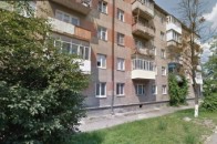 Жителі луцького будинку скаржаться на постійний сморід з підвалу