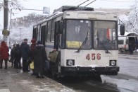 У Чернігові чоловік врятував 11-річну дівчинку, яку вдарило струмом в тролейбусі. ВІДЕО