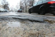 Як отримати компенсацію, за пошкоджене через погану дорогу авто