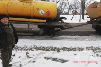 ДТП на Волині: у бензовоза на ходу відлетіло колесо (фото)