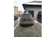 У Луцьку блондинка з податкової приєдналася до 