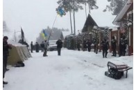 Під будинком Генпрокурора встановлюють намети
