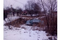 На Волині автомобіль занесло у кювет