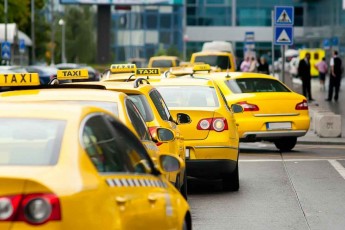 Українські таксисти масово залишились поза законом