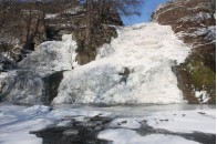 Замерз найбільший рівнинний водоспад України (Фото)