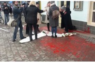 В Ужгороді учасниць акції за права жінок облили фарбою