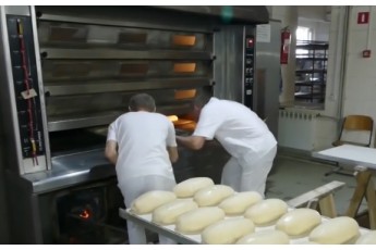 Волинські волонтери випікають хліб для бійців АТО