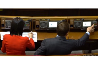 Нардепа в Раді спіймали на кнопкодавстві: ексклюзивне відео