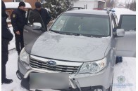 Волинянин перевозив в автомобілі карабін та бурштин