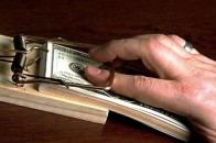 Співробітника Державної прикордонної служби затримали під час одержання хабаря