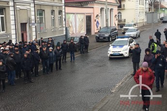Мітингувальники під Луцькрадою розблокували рух транспорту