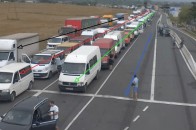 Напередодні Великодня на українсько-польському кордоні утворилися черги з автомобілів