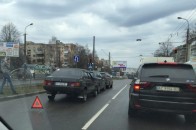 Неподалік від 