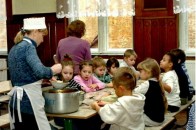 Першокласниця пережила клінічну смерть у шкільній їдальні