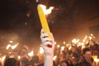 Митрополит з Волині привіз в Україну Благодатний вогонь