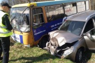 Поблизу Луцька маршрутка врізалася у легковик (фото)