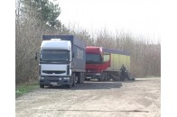 Біля Луцька затримали перевантажені фури без документів