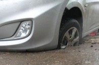 Як відшкодувати збитки, якщо авто потрапило в яму