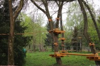 У Луцьку поряд зі школою відкрили небезпечний атракціон