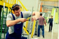Повідомили, скільки українців працює за кордоном