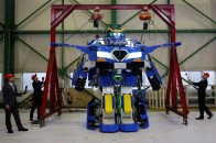 В Японії створили спражній автомобіль-трансформер (відео)