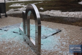 У Росії вщент розбився пам'ятник рублю