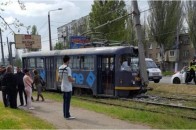 Трамвай зніс бетонну електроопору в Одесі