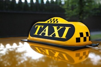 Поліцію зобов’язали штрафувати таксистів-нелегалів