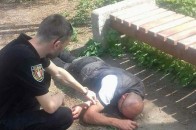 У Луцьку посеред парку лежав п’яний чоловік