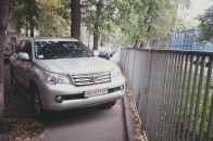 В Україні хочуть заборонити тимчасові автостоянки на тротуарах