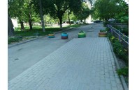 Обмежувачі руху демонтували у одному з луцьких дворів