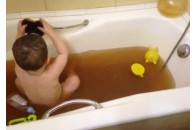 У Нововолинську з кранів тече коричнева вода (Відео)