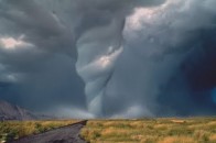 Україну накриють смерчі та пожежі