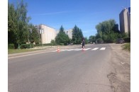 Скутерист на великій швидкості врізався у автомобіль у Луцьку (фото 18+)