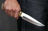 П'яний лучанин кинув у свою дружину кухонний ніж