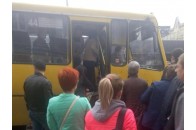 Водій маршрутки втратив свідомість під час руху у Львові