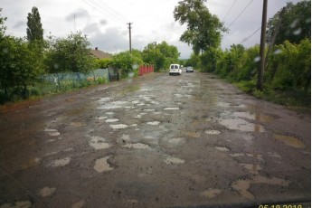 Волиняни скаржаться на жахливий ремонт дороги (фото)