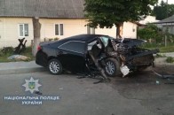 Автомобіль врізався у дерево на Рівненщині, є загиблий