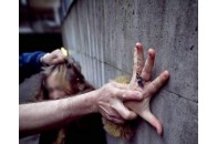 17-річну дівчину знайшли зґвалтованою та задушеною у парку