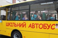 На Волині автобус зі школярами збив білборд та врізався в автомобіль