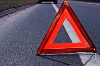 На Волині автомобіль на швидкості злетів у кювет