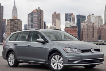 В Україні анулюють реєстрацію тисяч офіційних Volkswagen Golf