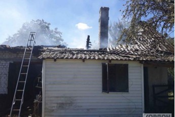 На Волині рятувальники рятували будівлю охоплену вогнем (фото)