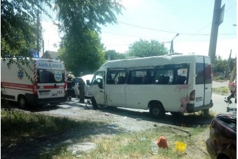 Ріки крові і багато постраждалих: маршрутка розгубила пасажирів по дорозі під час аварії в Запоріжжі